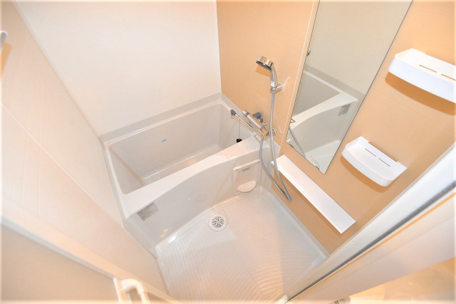 バス・シャワールーム　ゆったり過ごせるお風呂です