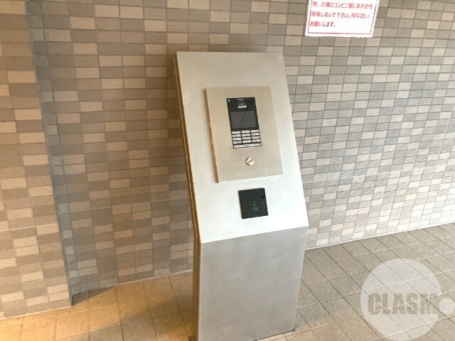 エントランス　オートロック、防犯カメラあり♪
