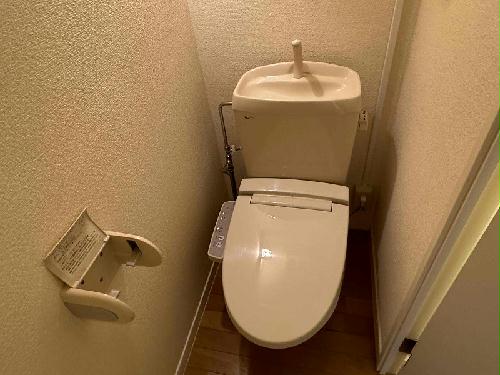 トイレ　※同タイプ部屋の写真となります