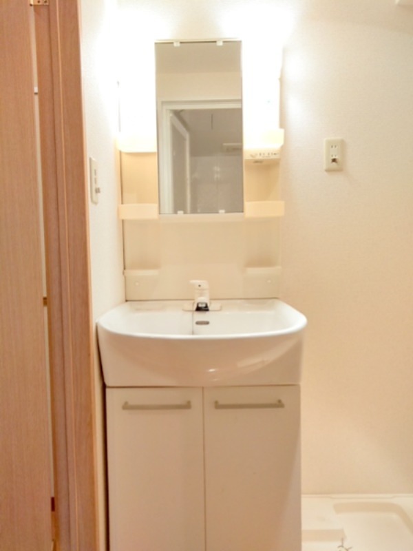 洗面設備　※同仕様写真含む