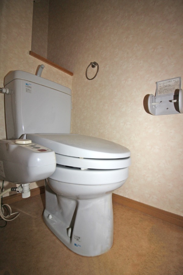 トイレ　トイレ温水洗浄便座