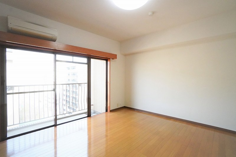 居室・リビング　陽あたりのよい明るいリビング