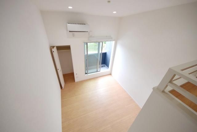 居室・リビング　天井高が高く開放感のあるお部屋