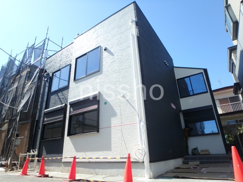 建物外観　外観建築中写真