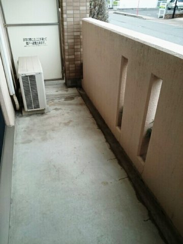 バルコニー　暖かな日差しのふりそそぐバルコニー