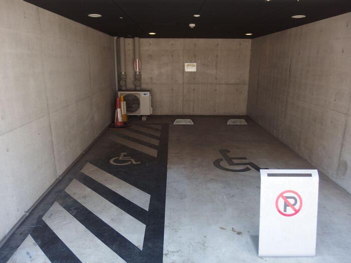 駐車場　身障者用駐車場スペース