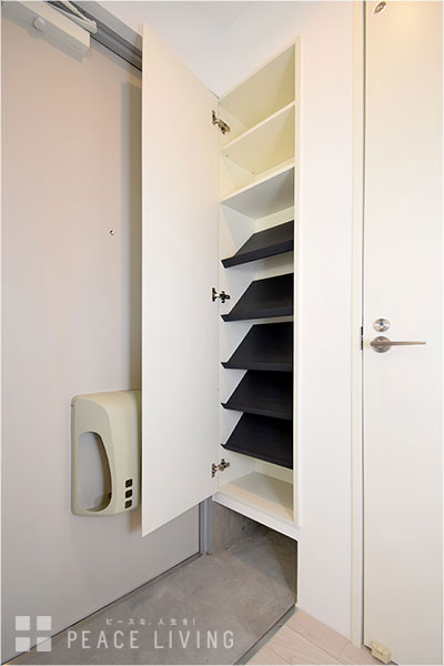 玄関　※同間取り別室の写真です。