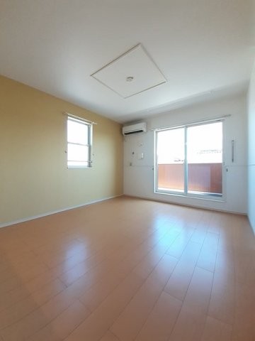 居室・リビング　こちらの居間で趣味の時間をお楽しみください