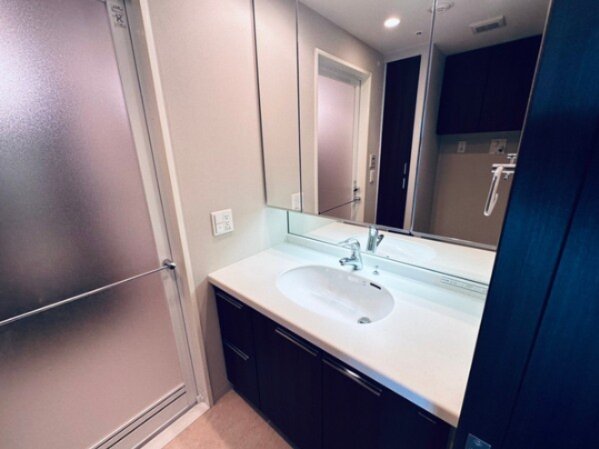 洗面設備　別部屋参考写真です