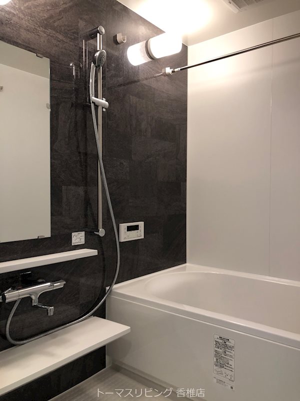 バス・シャワールーム　1，2号はホワイト、3，4号は写真のカラーとなります。