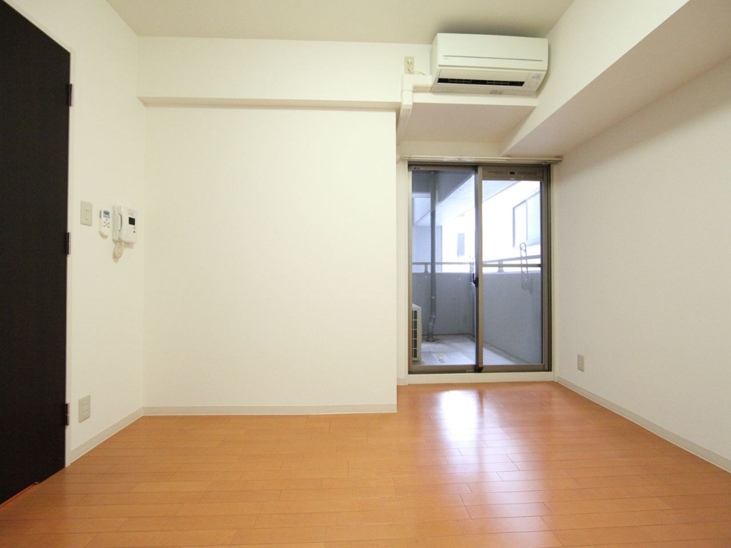 バルコニー　洋室7.0帖　バルコニーに面しています