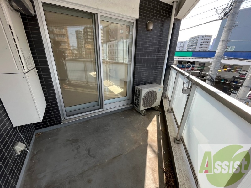 バルコニー　バルコニーが広くプチガーデニングも出来そうですね～。