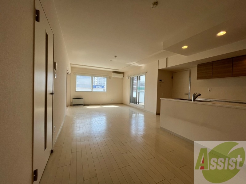 居室・リビング　リビングです。白を基調としていてお部屋全体が明るいですね！