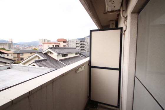 バルコニー　※別号室の写真です。現状と異なる場合は現状優先となります。