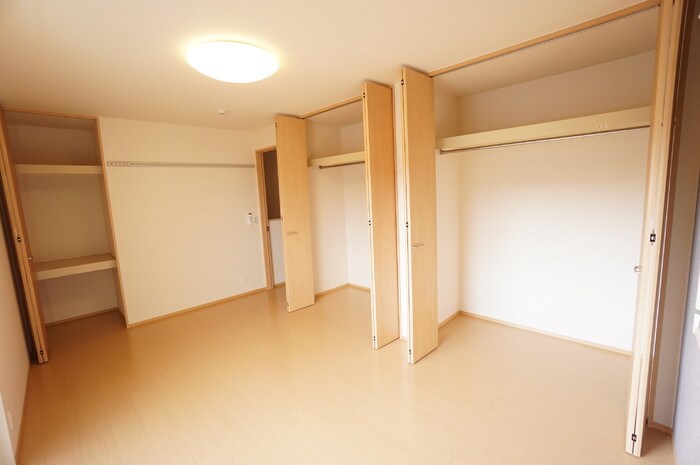 収納　7.6帖洋室、収納スペースたくさんあります◎