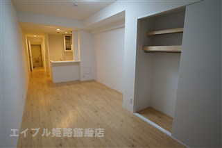 居室・リビング　写真は反転のお部屋です