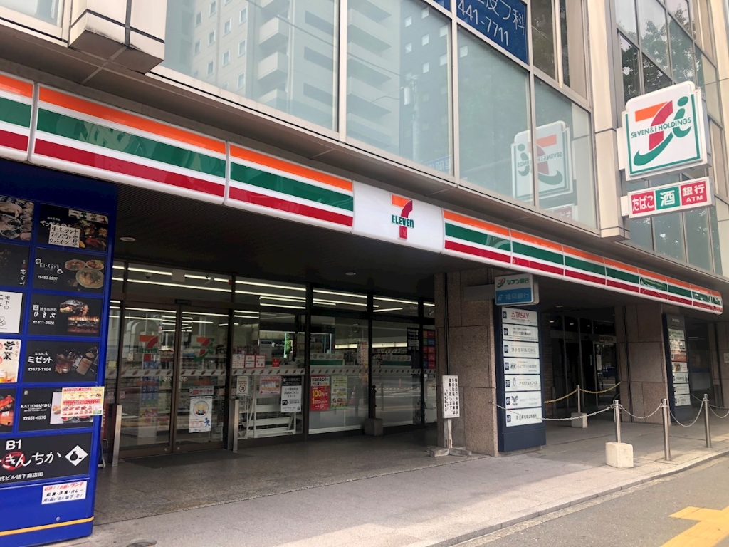 コンビニ　セブンイレブン 博多駅東店（コンビニ）まで208m