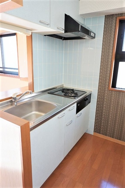 キッチン　ガスコンロ２口設置済の対面式カウンターキッチン