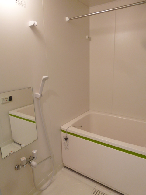 バス・シャワールーム　節約にも嬉しい追焚機能付きのバスルーム♪