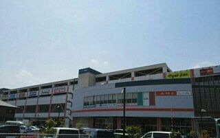 ショッピングセンター　アメリア（ショッピングセンター）まで400m