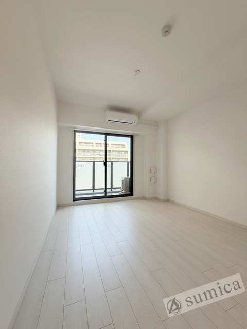 バルコニー　ワンちゃん猫ちゃんも嬉しい明るいお部屋です