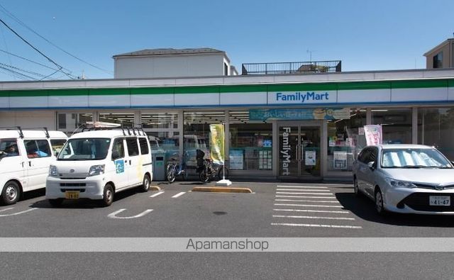 コンビニ　ファミリーマート（コンビニ）まで661m