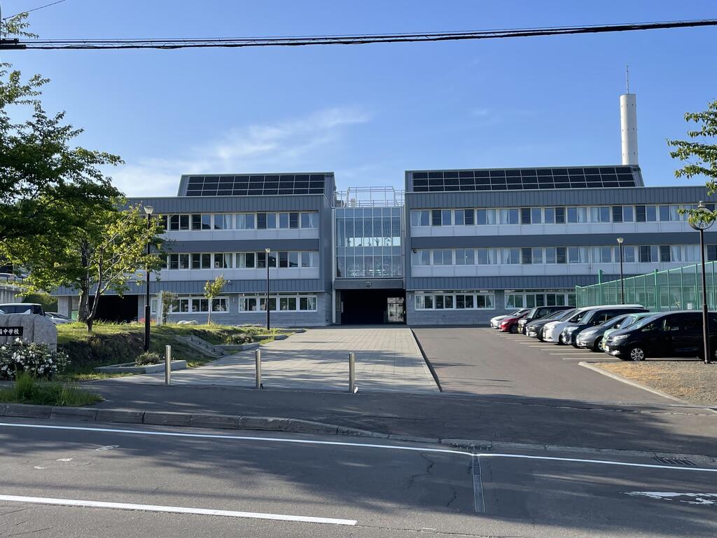 中学校　札幌市立手稲中学校（中学校）まで1106m