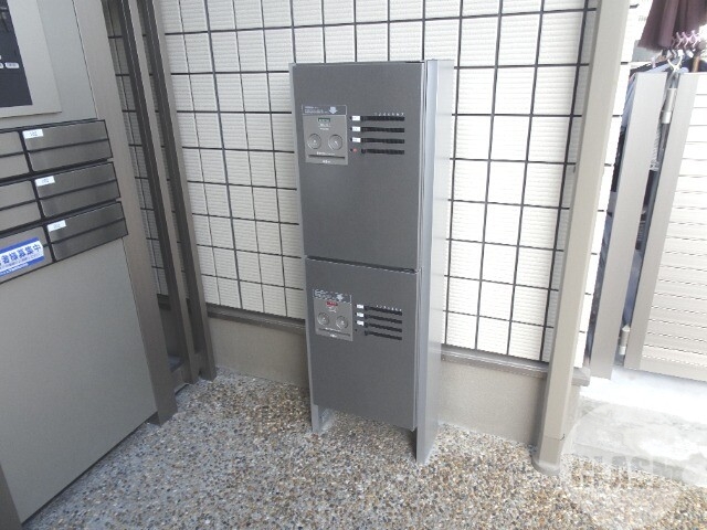 エントランス　留守中の荷物の受取は宅配ＢＯＸで♪