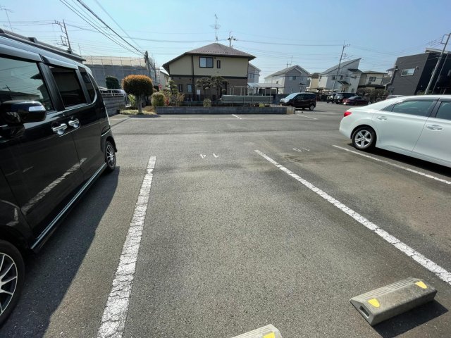 駐車場　近隣月ぎめ駐車場込みの家賃設定。