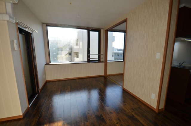 居室・リビング　ザ・クロスメント