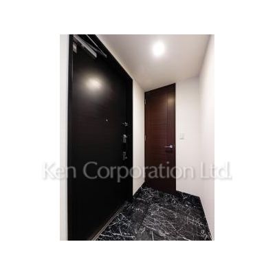 玄関　同タイプ29階のお部屋を撮影。仕様が異なることがあります。