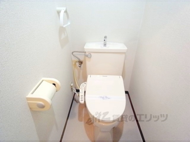 トイレ　ウォシュレット付いています。