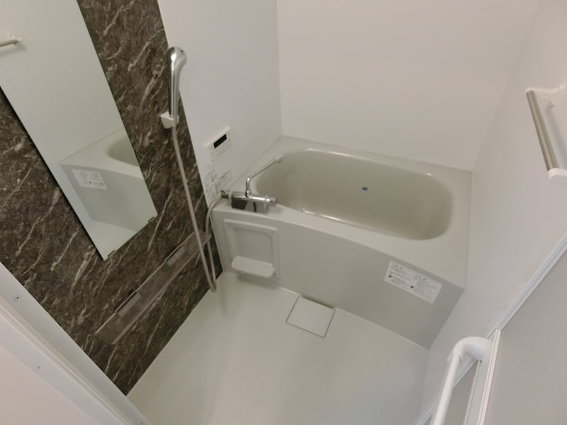 バス・シャワールーム　嬉しい追い焚き機能付きのお風呂！