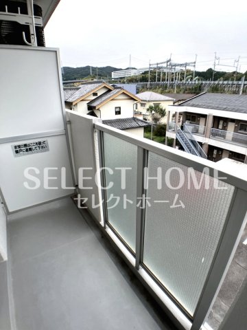 バルコニー　外からの目が気にならないバルコニーで洗濯物が干せます 同型タ