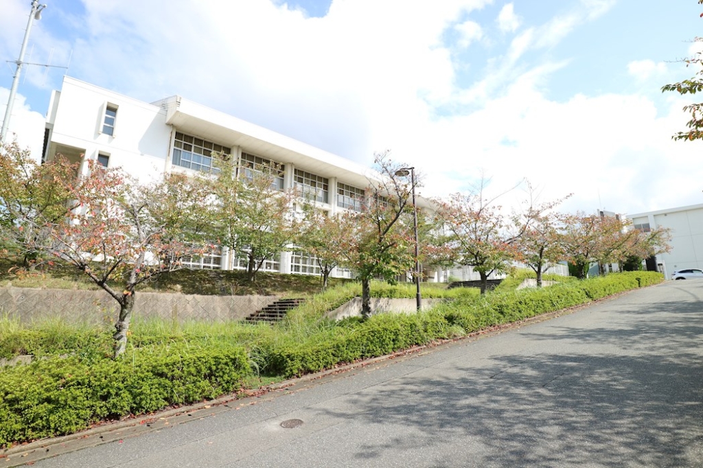 中学校　篠栗町立篠栗北中学校（中学校）まで1195m