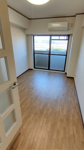 居室・リビング　エアコン付きなので年中快適です