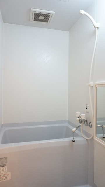 バス・シャワールーム　バストイレ別なのでゆったり癒しのバスタイムを満喫できます♪