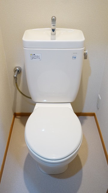 トイレ　白を基調とした空間で清潔感のあるトイレです♪