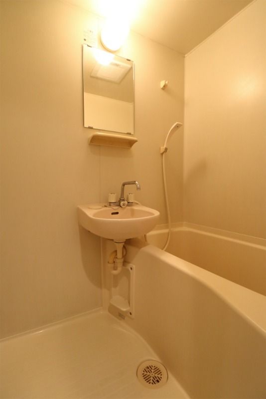 バス・シャワールーム　同タイプ別室写真