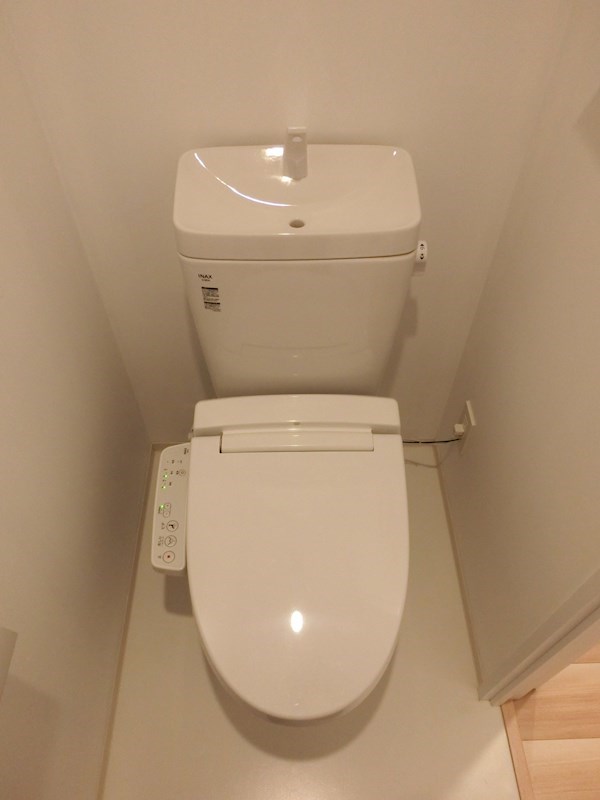 トイレ　暖房便座付抗菌・シャワー付トイレ