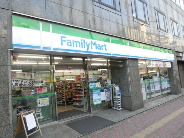 コンビニ　ファミリーマート（コンビニ）まで369m