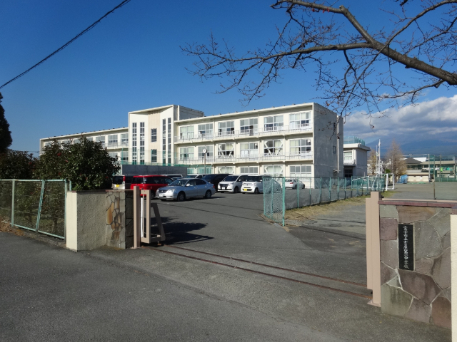 中学校　富士市立吉原第一中学校（中学校）まで555m