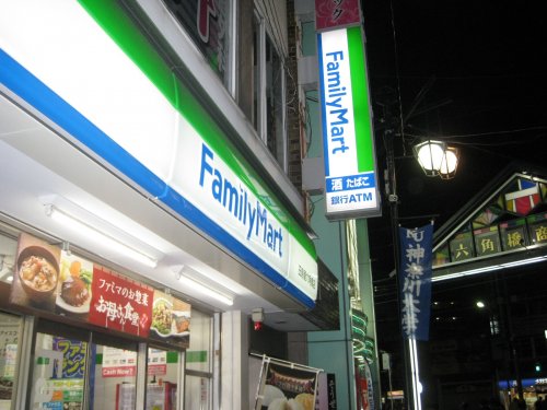 コンビニ　ファミリーマート（コンビニ）まで659m