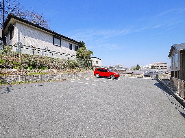 駐車場　駐車場に車を止められます