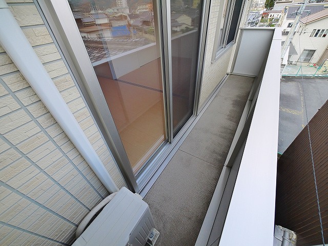 バルコニー　バルコニーからの眺めを楽しみながら食事をしませんか