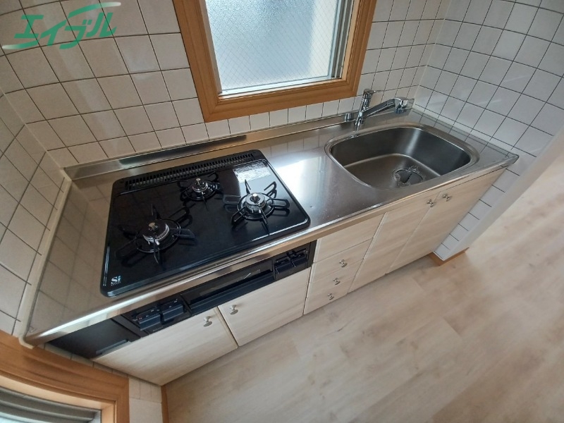 キッチン　別部屋参考写真です