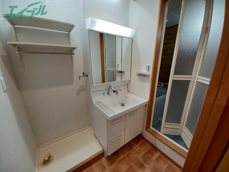 洗面設備　別部屋参考写真です