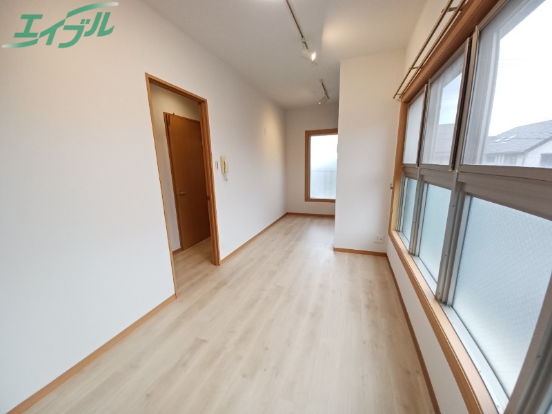 居室・リビング　別部屋参考写真です