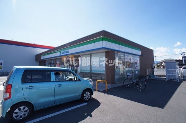 コンビニ　ファミリーマート 飯能岩沢店（コンビニ）まで340m