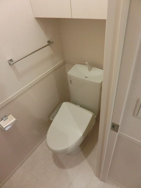 トイレ　洗浄機能付きです